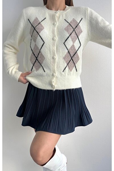 fujya Baklava Pattern Embellished Buttoned Knit Cardigan