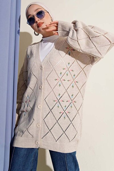 Turtaş 26K8062 HIRKA DÜĞMELİ ÖNÜ ÇİÇEK İŞLEMELİ KREM