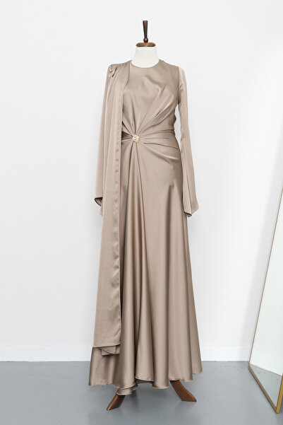 İmajButik Βραδινό φόρεμα ντραπέ σατέν με μπροστινό μανδύα από βιζόν