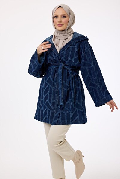 My City 6147 - سترة طويلة من الدنيم أنيقة ومريحة بغطاء رأس مع حزام خصر للربط