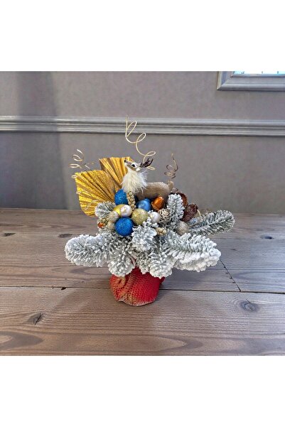 Amintiria Aranjament de Crăciun cu brad și ren, globuri și figurine festive