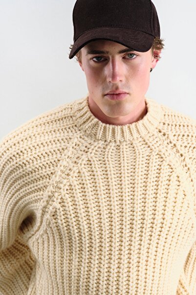 TÜZeMEN Back Printed Knit Premium Sweater