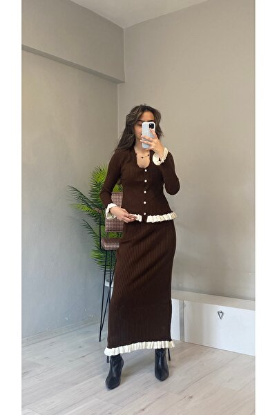 Butik Kadın kahverengi fitilli fırfır detaylı etek bluz triko takım