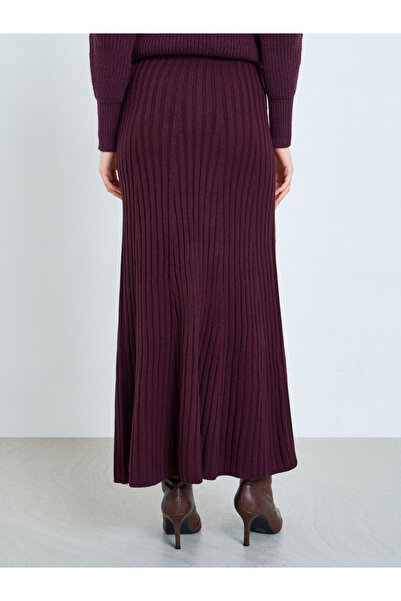 Styli Burgundy Flared Knit Skirt with Buttons