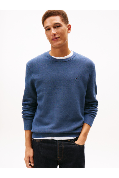 Tommy Hilfiger سترة رجالي برقبة دائرية مطرزة بعلم أزرق