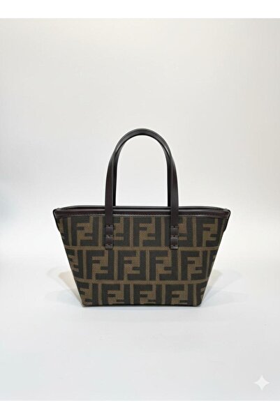 loş Women's leather handbag F, good material and details on all accessories with the letter F, and a long external strap.