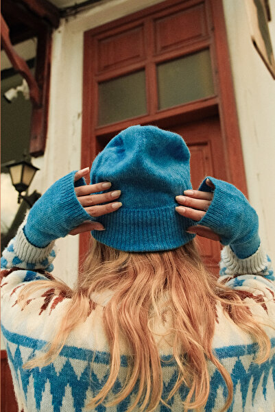 CHUBA Women's Knitwear Beanie and Gloves Two-Piece Set Blue 26W5005