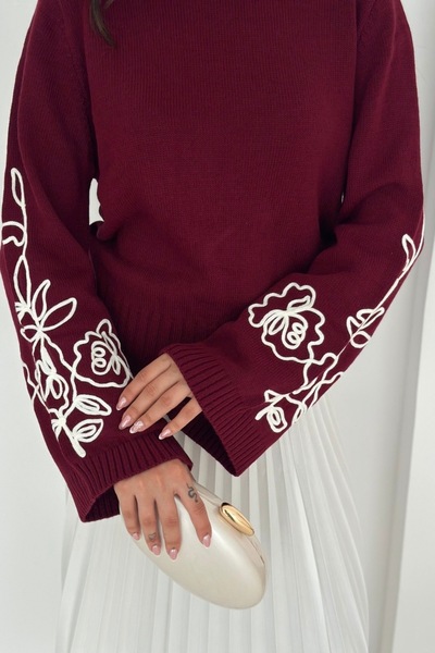 Noi Belis Spanish Sleeve Soft Textured Pattern Embroidered Knitwear Sweater Aw25Kz0006