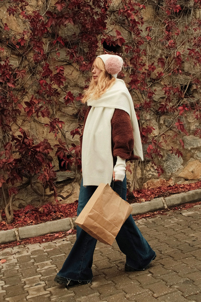 CHUBA Women's Knitwear Scarf & Beanie & Gloves Three-Piece Set White 26W5006