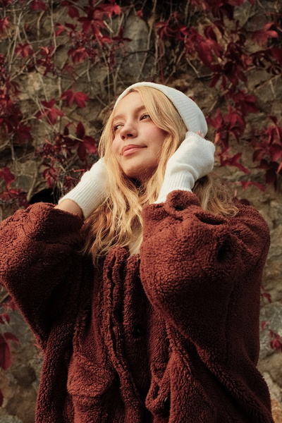 CHUBA Women's Knitwear Beanie and Gloves Two-Piece Set White 26W5005