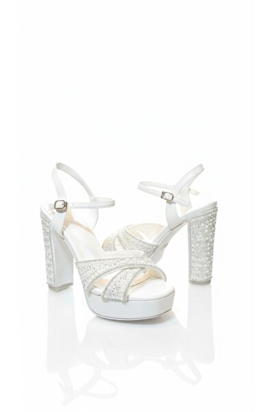 Btr Elegant women's evening sandals with an X-shaped heel at the front and zircon stones at the back of the heel.