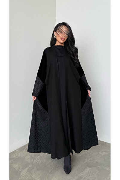 outline A black quarter-circle abaya with a blend of black velvet and lace.