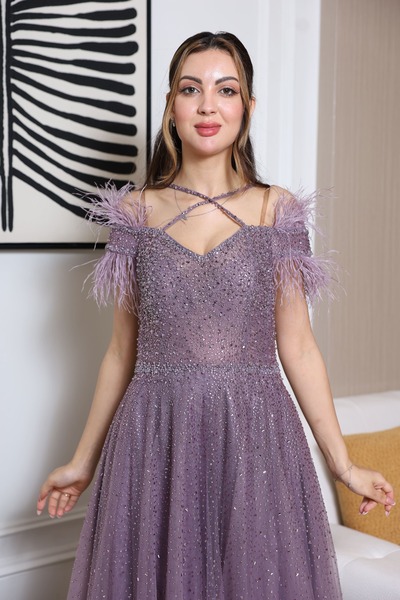 molan fashion A rich lilac-colored evening dress, with a bold and luxurious feminine design.