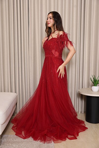 molan fashion A fiery red evening dress that steals the show from the first moment, for lovers of bold and luxurious looks.