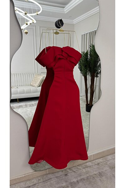 Generic Mermaid dress with a wavy shoulder design.