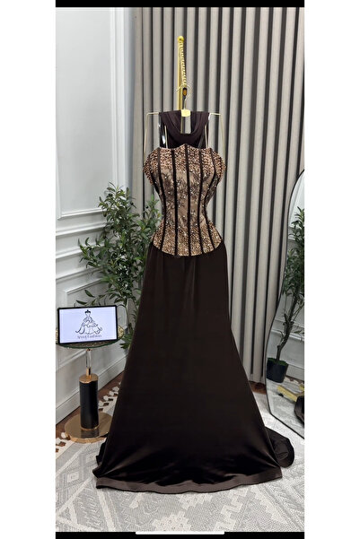AREEJ FASHION فستان سهرة فخم باللون البني بتصميم انسيابي يعكس أناقة راقيه ✨