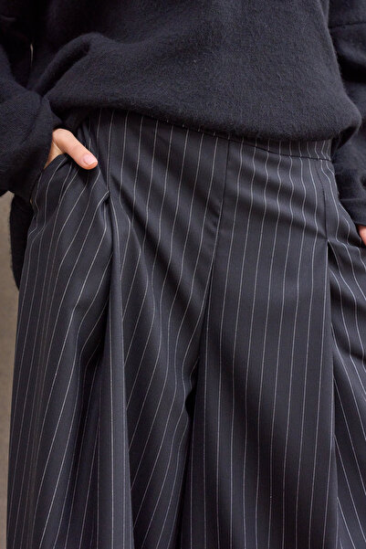 KÜÇÜĞÜM BUTİK Black Striped Polyviscose Pleated Trousers
