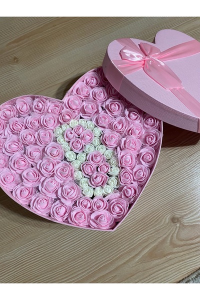 Sweet Kişiye özel Baş harfli ,Pembe kalpli kutu ,pembe güllü , kalpli kutu