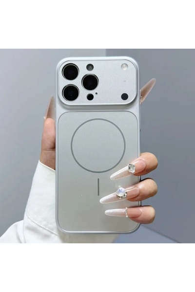 Paladyum Case غطاء زجاجي فضي فاخر متوافق مع آيفون 16 برو ماكس بتصميم 17 بوصة