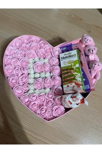 Sweet Baş harfli ,pembe güllü ,sevgiliye özel ,hediye kutusu