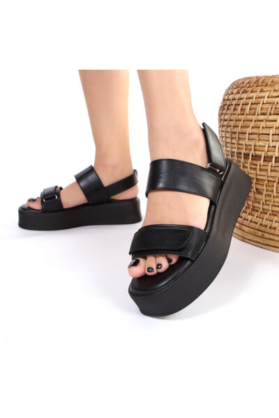 Reta Lightweight black sandals