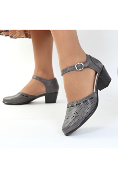 Eluna perforated gray heeled shoes