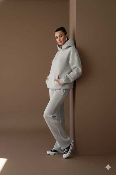 Keep Risen Women's Oversized Hoodie and Sweatpants Set in Timeless Elegance