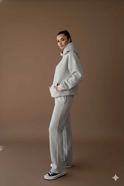 Keep Risen Women's Oversized Hoodie and Sweatpants Set in Timeless Elegance