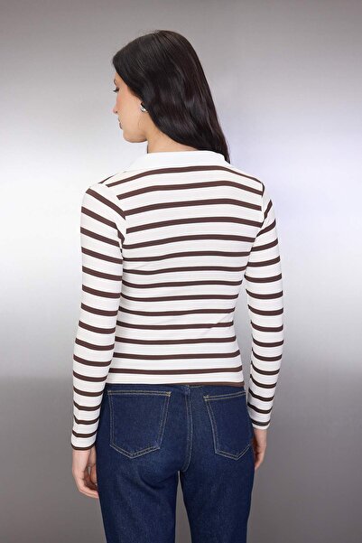 Trendyol Collection Καφέ πλεκτή μπλούζα TWOAW26BZ00355