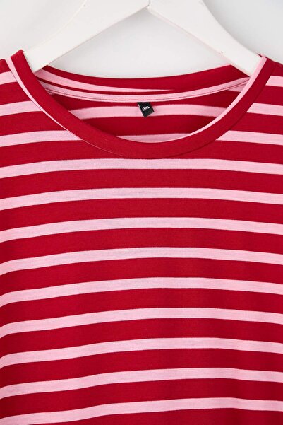 Trendyol Curve Red-Pink Striped Regular/Normal Fit Basic Crew Neck Knitted T-Shirt Tbbaw26Bf00003