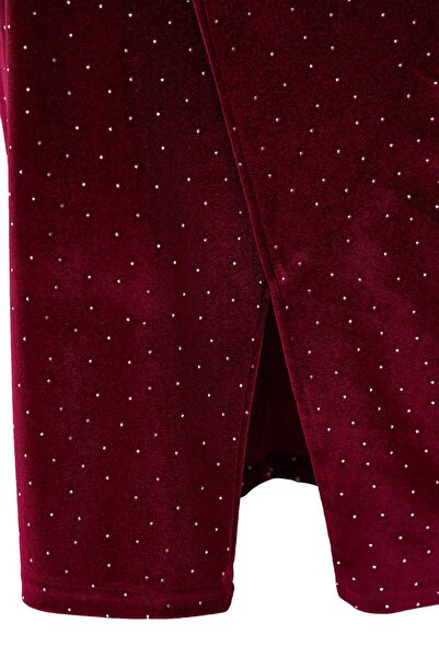 Trendyol Curve Burgundy V-Neck Midi Length Stone Velvet Knitted Plus Size Dress Tbbaw26Ah00044