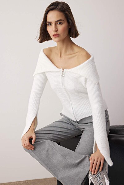 Trendyol Collection White Soft Textured Zippered Turn-Down Collar Body-Hugging Spanish Sleeve Knitwear Cardigan Twoaw26Hi00292