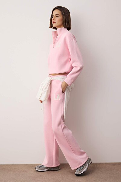 Trendyol Collection Teen Light Pink Embroidered Stand Collar Zip-Up Wideleg/Wide Leg Knitted Tracksuit Set Twoaw26Au00081