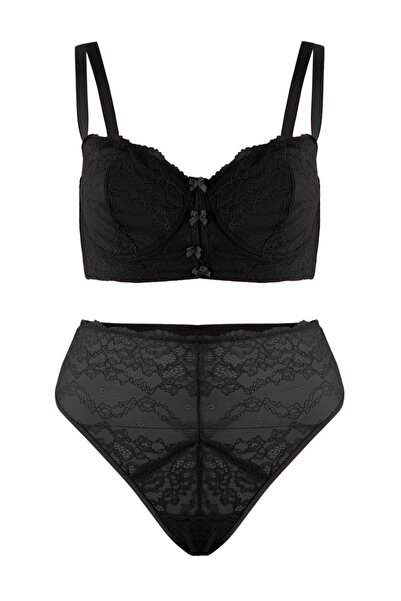 Trendyol Curve Schwarzes Bügel-Dessous-Set mit Spitze und elastischem Unterteil in Übergröße TBBAW26DG00001