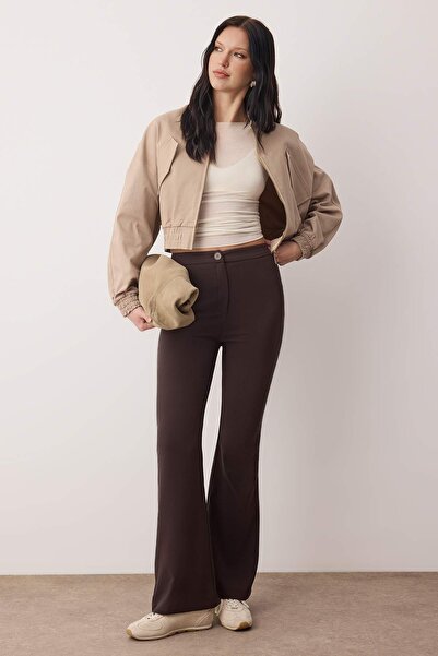 Trendyol Collection Dunkelbraune, ausgestellte, gewebte Hose mit Bootcut-Schnitt TOFAW19BB0581