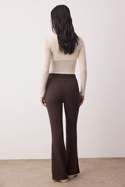 Trendyol Collection Dunkelbraune, ausgestellte, gewebte Hose mit Bootcut-Schnitt TOFAW19BB0581