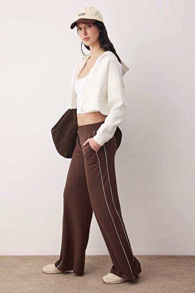 Trendyol Collection Brown Straight Interlock Sportswear Sweatpants Thmaw26Ea00001