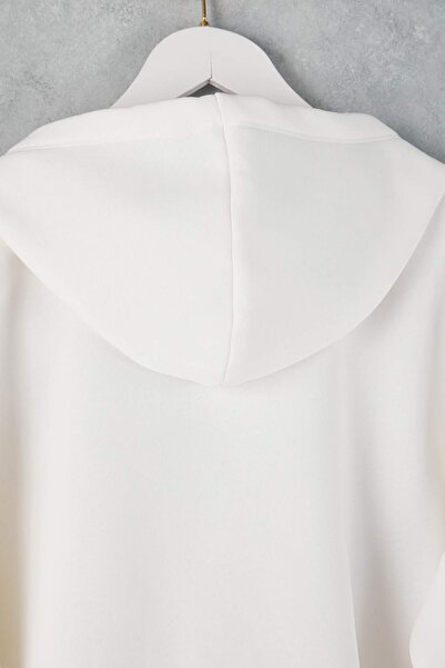 Trendyol Curve Ecru Hooded Oversized Crop Boy Oversized Sweatshirt Tbbaw26Ao00030