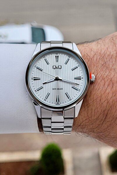 Q&Q Metalik Renk 2 Yıl Garantili 40 mm Erkek Kol Saati