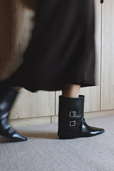 LUTVELIZADE Boots 2528 - Black Women's Boots with Double Buckle and Gaiter Detail