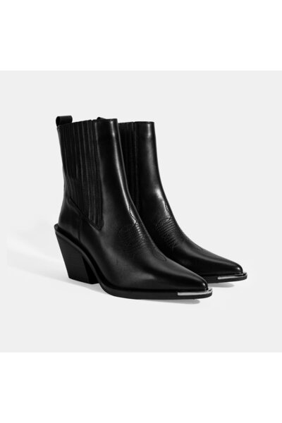 Desa Woman's black thick heeled leather boots