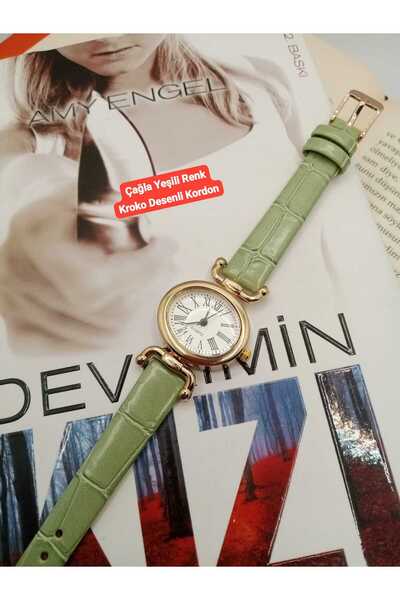 KOMBİNOLOJİ ساعة يد نسائية من يوشي بحزام بيضاوي الشكل باللون الأخضر وعلبة بيض...