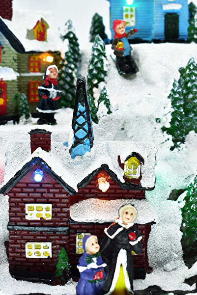 Waldern Premium Collection - Decorative Lighted Musical Snow Globe