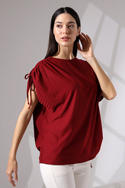 Şiir بلوزة نسائية من فلوريس بملمس ناعم وأكمام خفاشية على الكتف الأيمن والتنور...