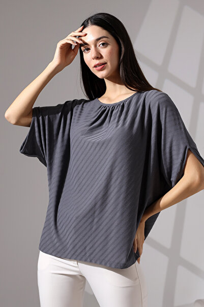 Şiir بلوزة نسائية من سوريتي بياقة ناعمة الملمس وأكمام خفاشية مطاطية ونسيج جاك...