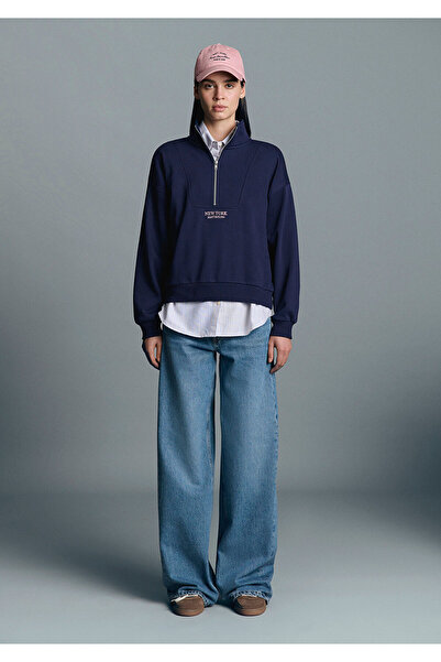 Mavi Marineblaues Sweatshirt mit halbem Reißverschluss und Rückendruck 1S10501-80729