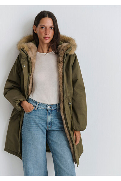 Mavi Πράσινο παρκά με λεπτομέρεια από ψεύτικη γούνα, χαλαρή εφαρμογή / χαλαρή άνετη εφαρμογή 1110786-71549