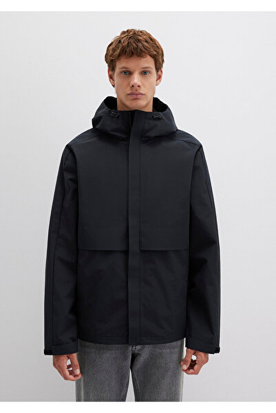 Mavi Wasserabweisende schwarze Jacke mit Kapuze, reguläre Passform / normaler Schnitt 0110348-900