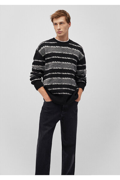 Mavi Μαύρο πουλόβερ με ριγέ μαλλί με χαλαρή εφαρμογή / χαλαρή εφαρμογή 0710235 -900