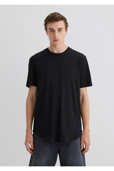 Mavi Langes schwarzes Basic-T-Shirt mit normaler Passform 067082 -900